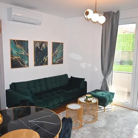 Апартаменты Garden Paradise With Private Parking Сплит